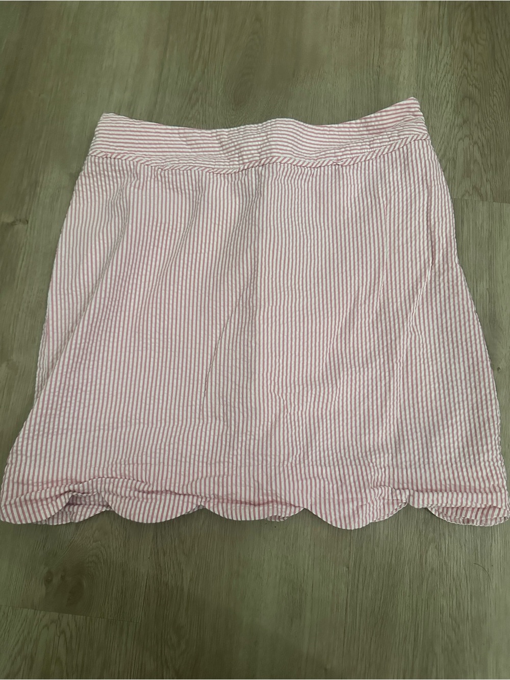 Vineyard Vines Pink and White Seersucker Mini Skirt with Scalloped Hem